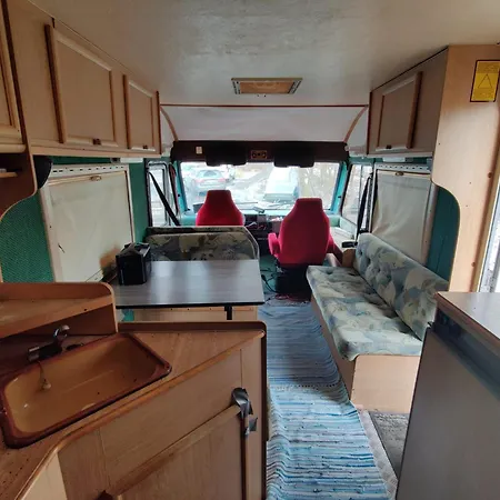 Helsinki's Caravan Adventureヅ Parque de Campismo Helsínquia