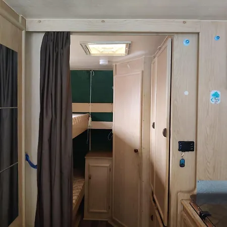 Helsinki's Caravan Adventureヅ Helsínquia